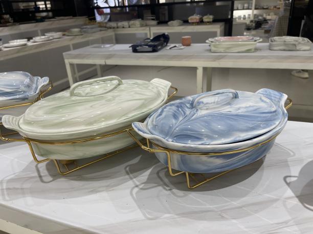 Piatto in Ceramica Marmorizzata: Un Connubio Perfetto tra Arte e Praticità sulla Tavola da Pranzo