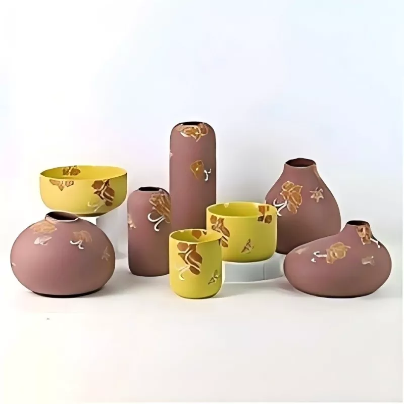 Vasi classici in ceramica dipinti a mano