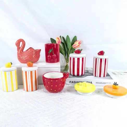 Porta di candele in ceramica a forma di fiori e frutta