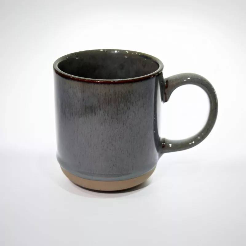 Tazza grigia da viaggio in ceramica semplice e moderna