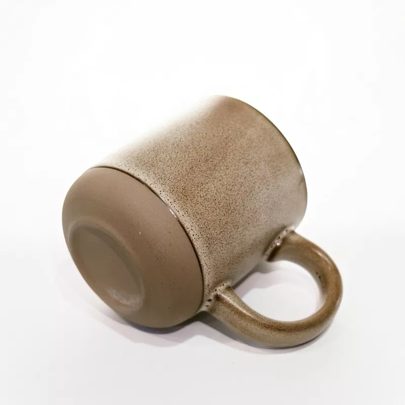 Tazza da viaggio in ceramica semplice e moderna